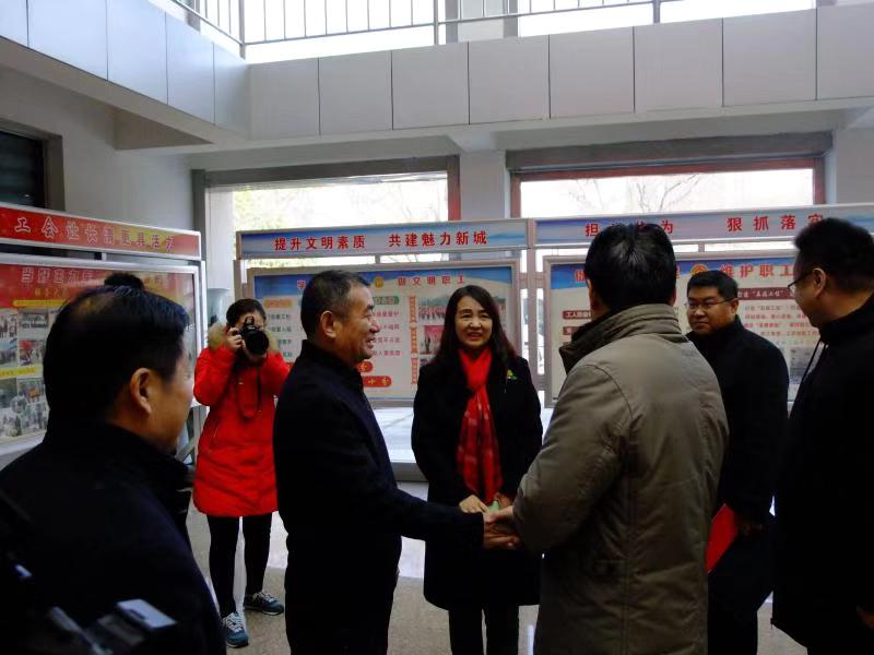 济南市总工会常务副主席傅金峰到星空手机官网入口-星空(中国)集团走访慰问