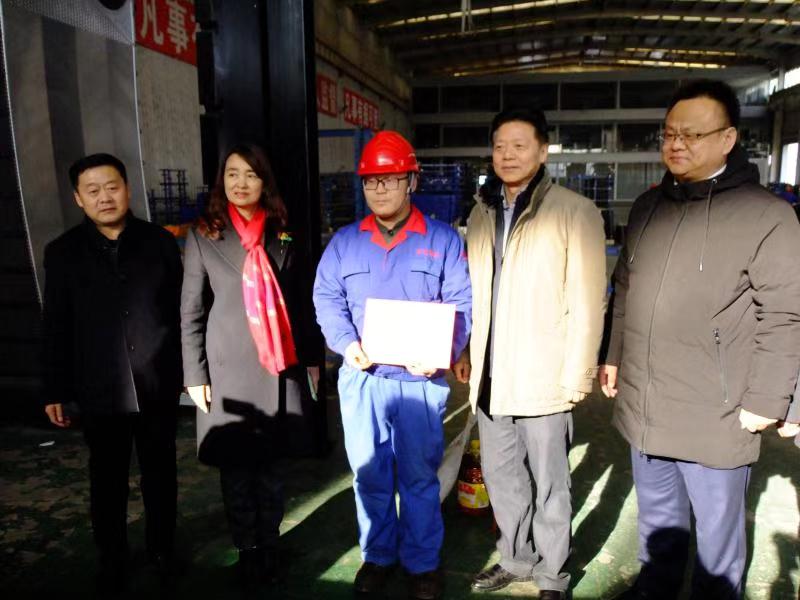 济南市总工会常务副主席傅金峰到星空手机官网入口-星空(中国)集团走访慰问