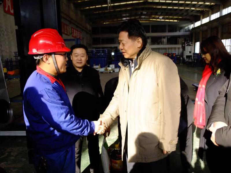 济南市总工会常务副主席傅金峰到星空手机官网入口-星空(中国)集团走访慰问