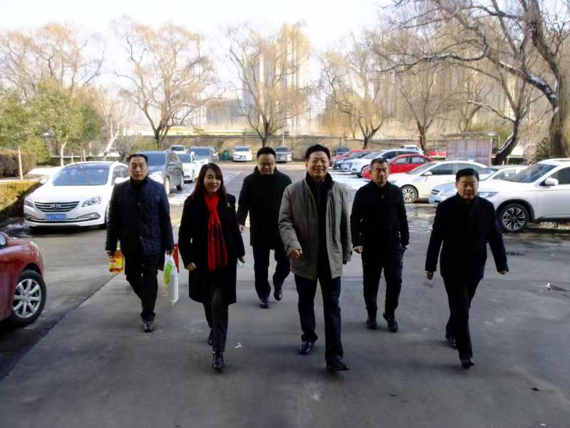 济南市总工会常务副主席傅金峰到星空手机官网入口-星空(中国)集团走访慰问