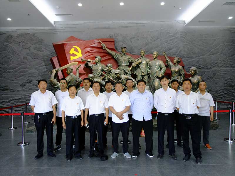 让党旗高高飘扬---星空手机官网入口-星空(中国)集团党员参观大峰山红色教育基地活动