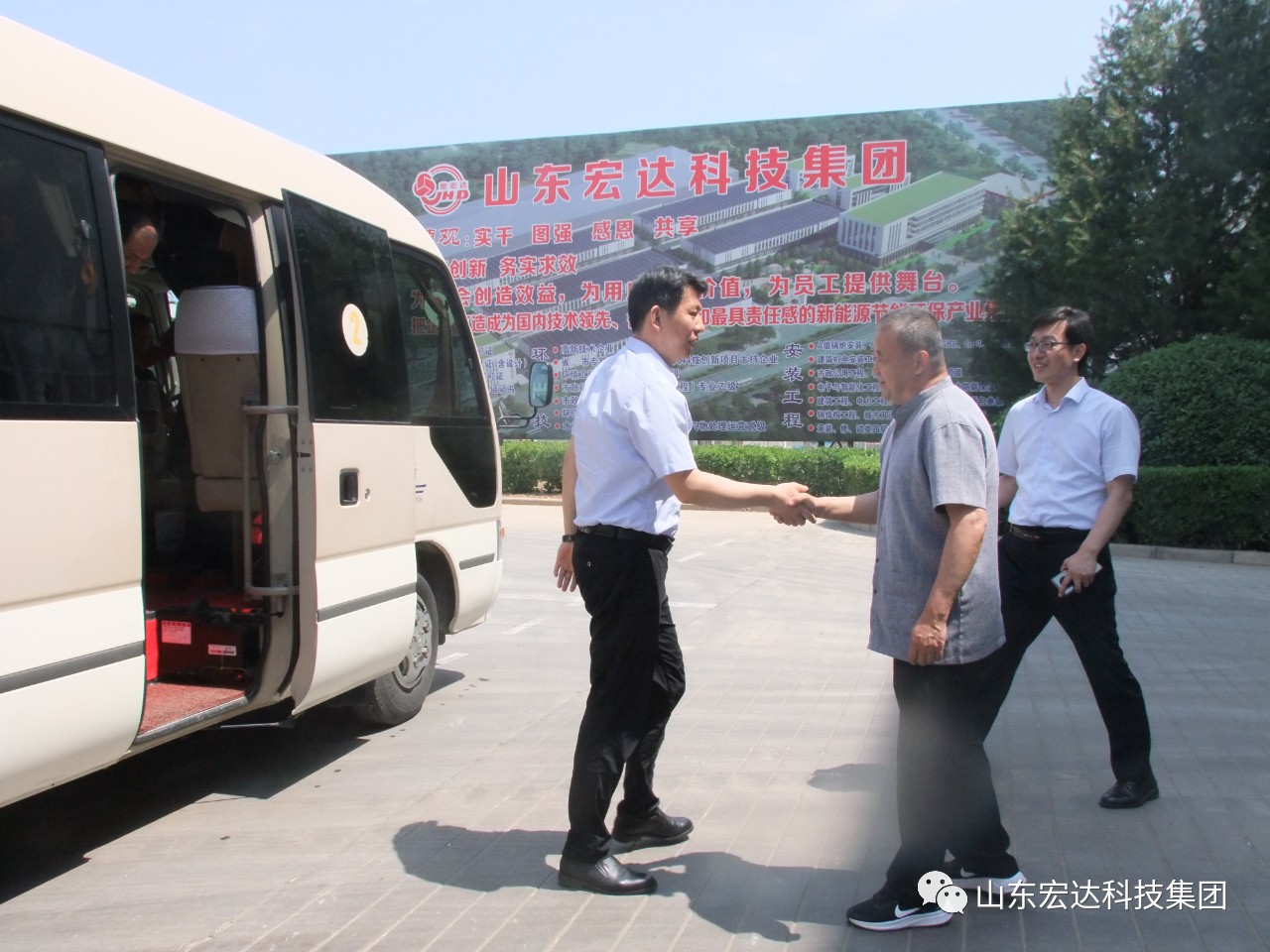 【集团简讯】长清区委副书记、区长王士强一行到星空手机官网入口-星空(中国)集团调研