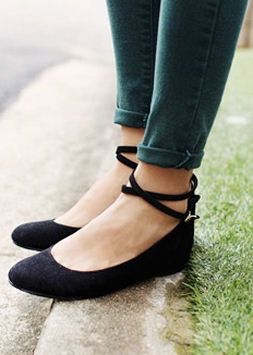ankle strap flats - cute! great look with ankle pants. MLCNZYU