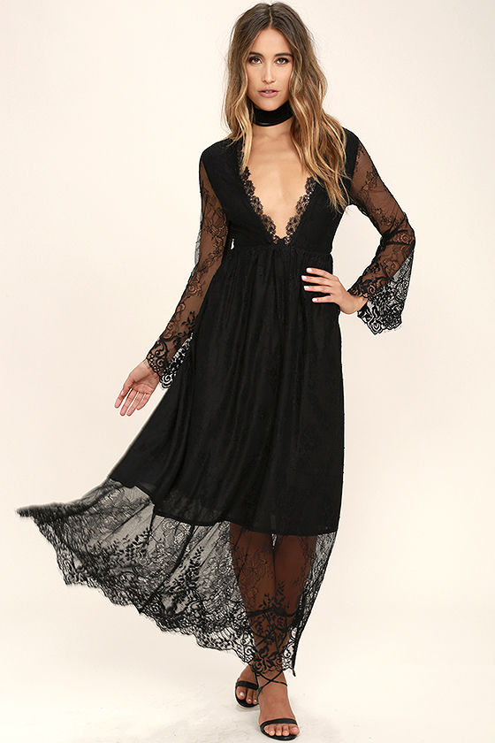 When and where to wear black lace maxi dress
