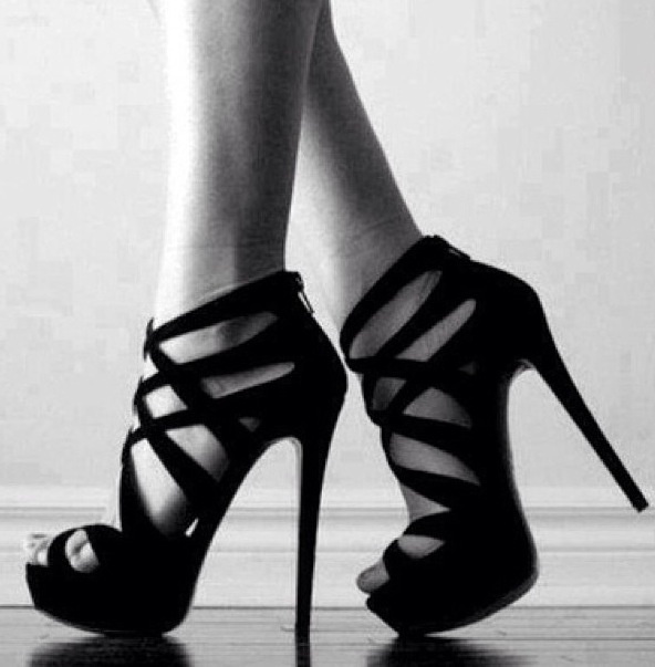 black strappy heels black heels. oh yeah. ZONRVZN