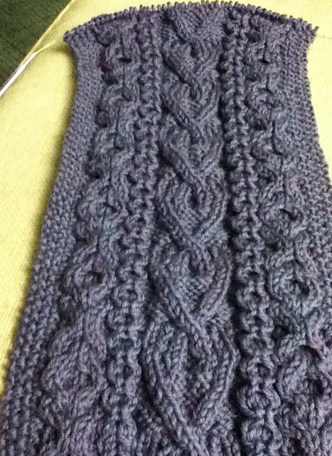 cable knit scarf free pattern: saint albans valentine cable scarf SMAOEOO