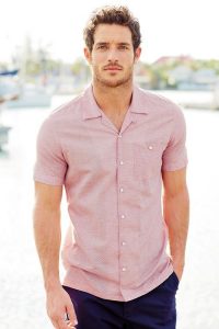 casual pink shirt for men pink/white textured shirt. navy shorts. boat shoes. simple. southern. FHNMSNR