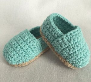 crochet baby booties crochet baby espadrilles // crochet baby shoes // crochet baby MJBQTOW