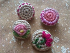 crochet buttons la bande des faineantes: how to crochet button - 10 free tutorials RIEBIML