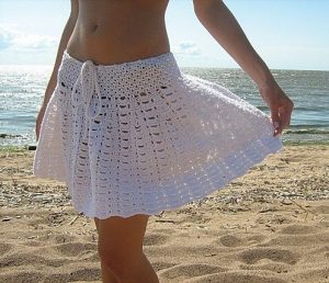 flared white skirt free crochet graph pattern. several cute crochet skirt  patterns. great blog EBZLEHQ