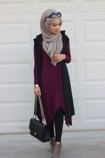 hijab fashion pinning for color combo maroon-long-tunic-with-ankle-boots- how to wear  ankle boots with hijab ZORQSOI