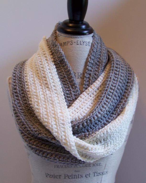 Infinity scarf crochet pattern can spice up your wardrobe