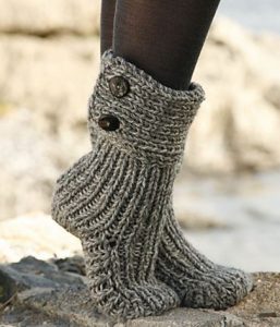 knitted boots moon socks by drops design - cutest knitted diy: free pattern for cozy  slipper ASZMUHA