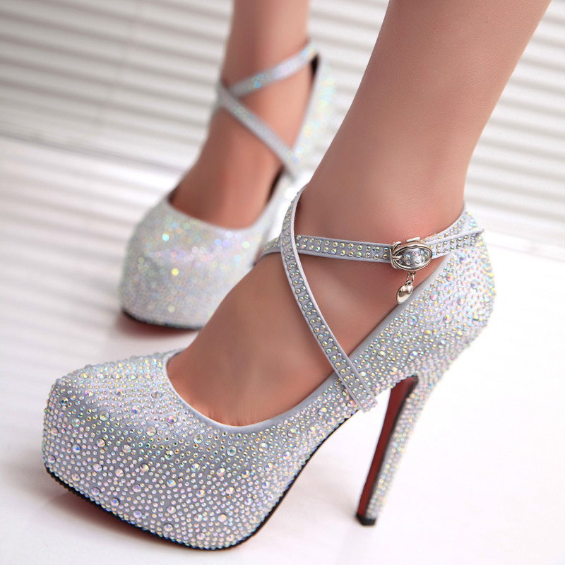 Silver pumps: a must have for your shoes stand!