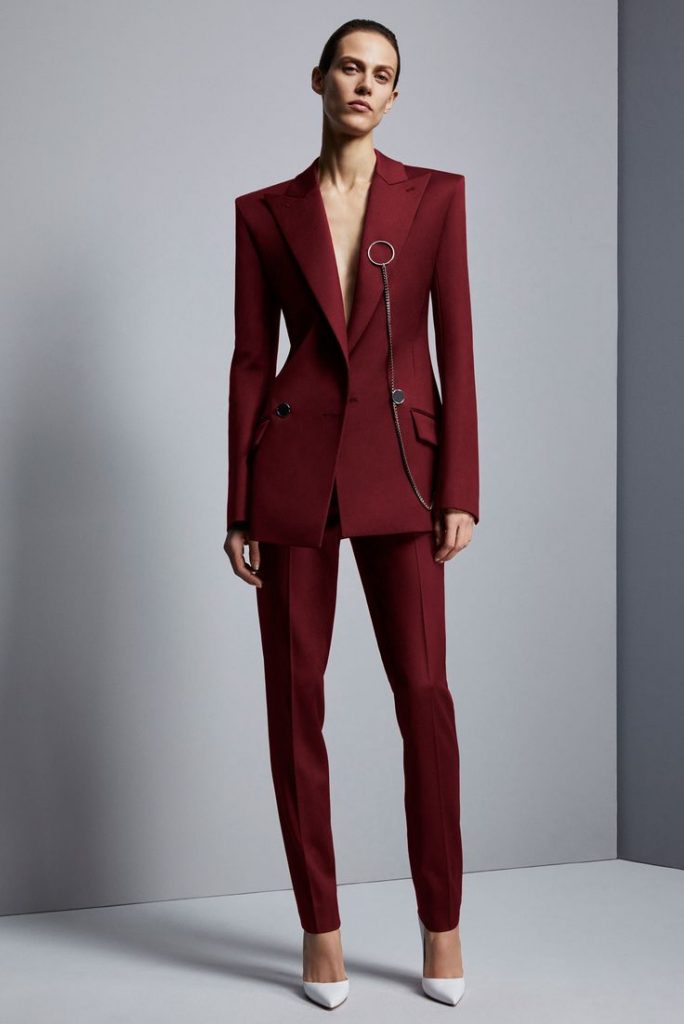 Carry the evergreen look by wearing women’s suit – fashionarrow.com