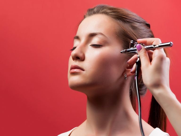 Pros and Cons of Airbrush Makeup for Weddings