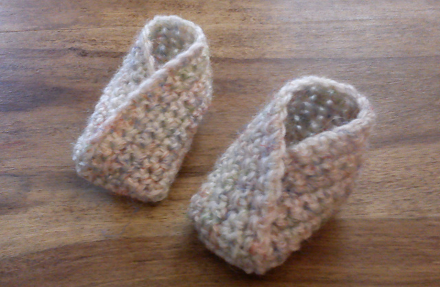 Ravelry: Simple Crossover Bootie pattern by Louise Mac