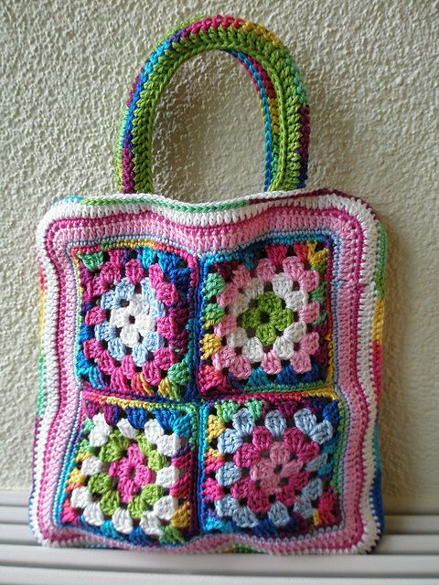beautiful crochet bag with granny squares by isa304 / ravelry