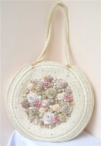 Beautiful crochet purse by master crocheter Svetlana Tregub. I want