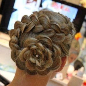 25 Innovative Bun Hairstyles for Women of All Ages