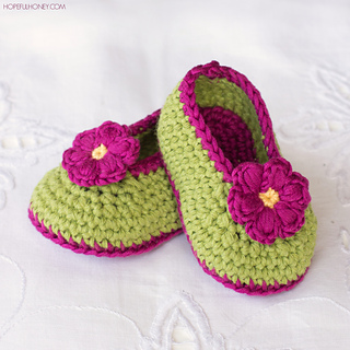 Ravelry: Fairy Blossom Baby Booties pattern by Olivia Kent