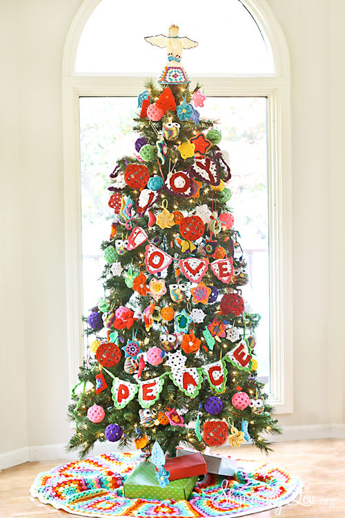 Crochet Decorated Christmas Tree {Michaels Dream Tree Challenge
