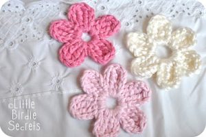 25+ free easy crochet flowers patterns