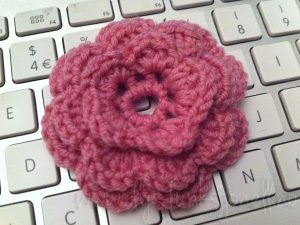 5 daughters: How to Crochet a Flower!