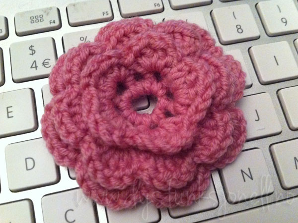 5 daughters: How to Crochet a Flower!