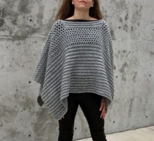 Crochet poncho for women - detailed crochet tutorial with photos