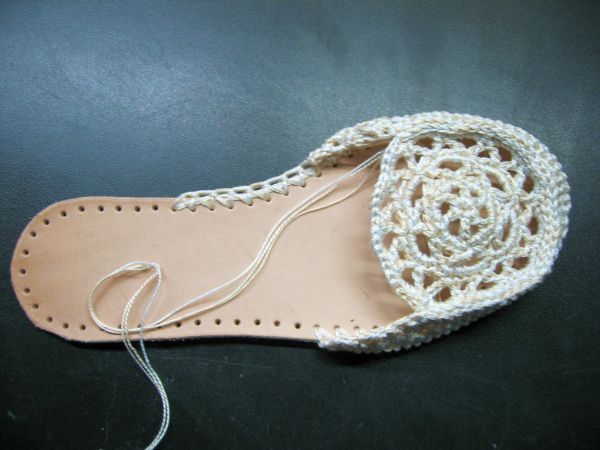 Crochet shoes tutorial - Note: the only thing I'd do different is