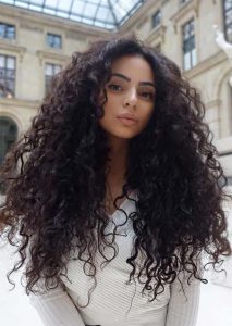 51 Chic Long Curly Hairstyles: How to Style Curly Hair - Glowsly