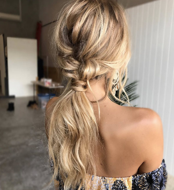 43 Easy Hairstyles For Vacation & The Beach - STYLE SKINNER