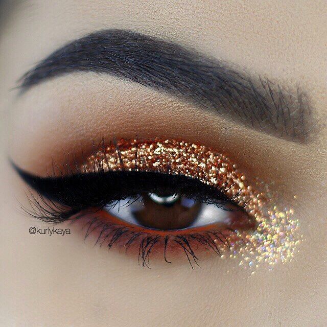 A Collection of 40 Best Glitter Makeup Tutorials and Ideas for 2019