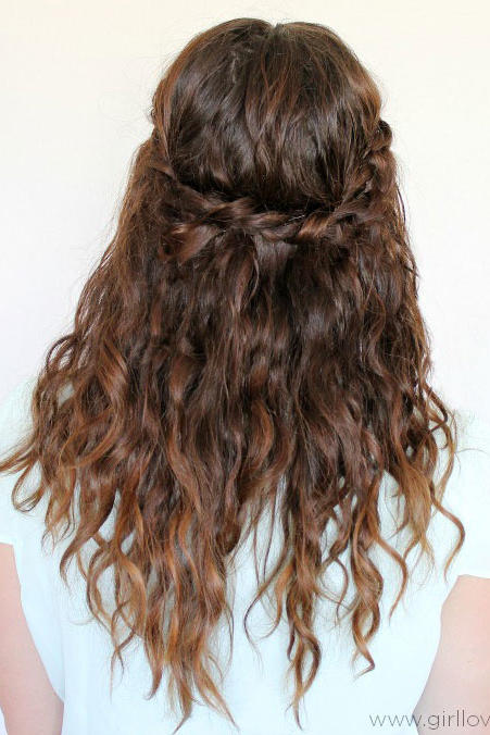 25 Easy and Cute Hairstyles for Curly Hair - Southern Living