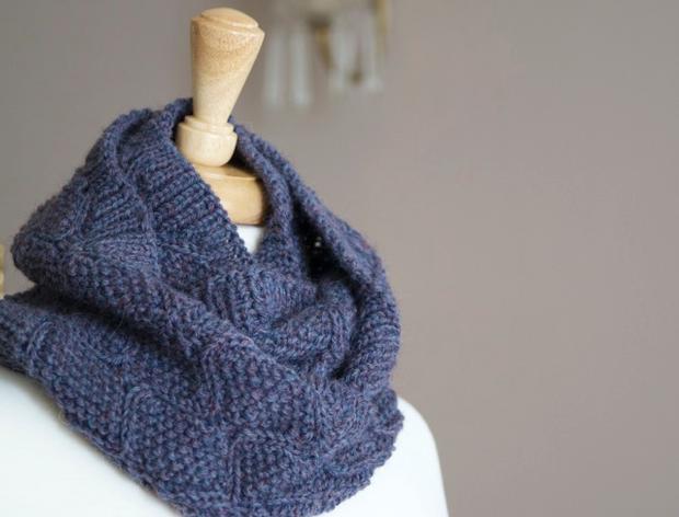 Finial Reversible Cowl/Infinity Scarf - Knitting Patterns and