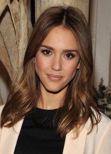 Jessica Alba Hairstyles: Sleek lustrous Medium Hairstyle - PoPular