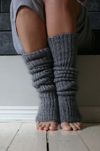 Super-Easy Leg Warmers pattern by Joelle Hoverson | knitty