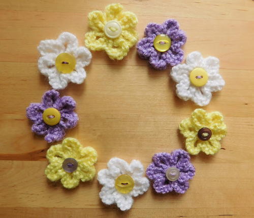 Easy Daisy Knit Flower Pattern | AllFreeKnitting.com