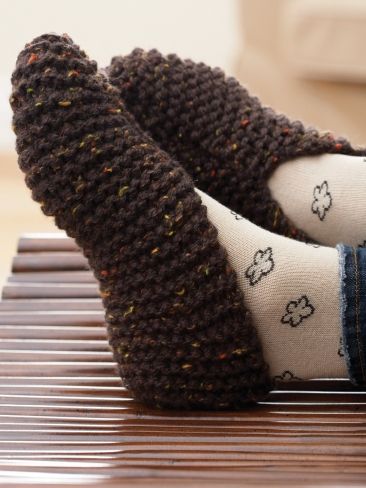 Basic slipper in easy garter stitch and warm chunky-weight yarn