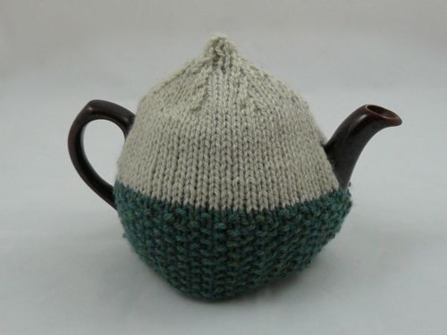 Acorn 2 Cup Tea Cosy | knitted tea cosy | free knitting pattern