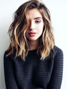 22 Best Medium Hairstyles for Women 2019 - Shoulder Length Hair