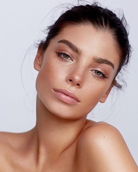 How to Achieve a Natural Makeup Look | Glam & Gowns Blog
