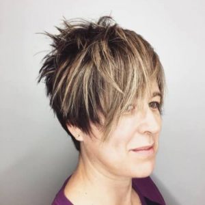 39 Youthful Short Hairstyles for Women Over 50 (With Fine & Thick Hair)