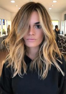 51 Medium Hairstyles & Shoulder-Length Haircuts for Women in 2019