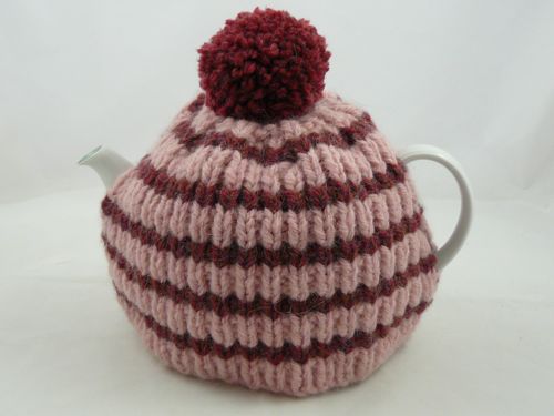 Super Chunky Tea Cosy | Knitted tea cosy | free knitting pattern