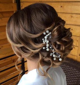 45 Elegant Loose Updo Hairstyles | Hairstylo