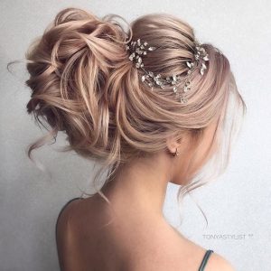 Messy Wedding Hair Updos For Rustic Wedding | Updo hairstyles