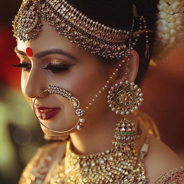 Look radiant on your wedding day with
wedding makeup tips