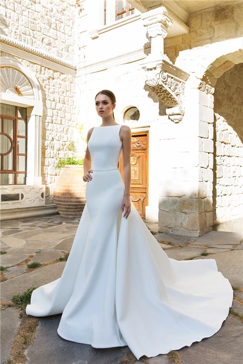 Why You Should Pick a Wedding Dress with Detachable Overskirt
